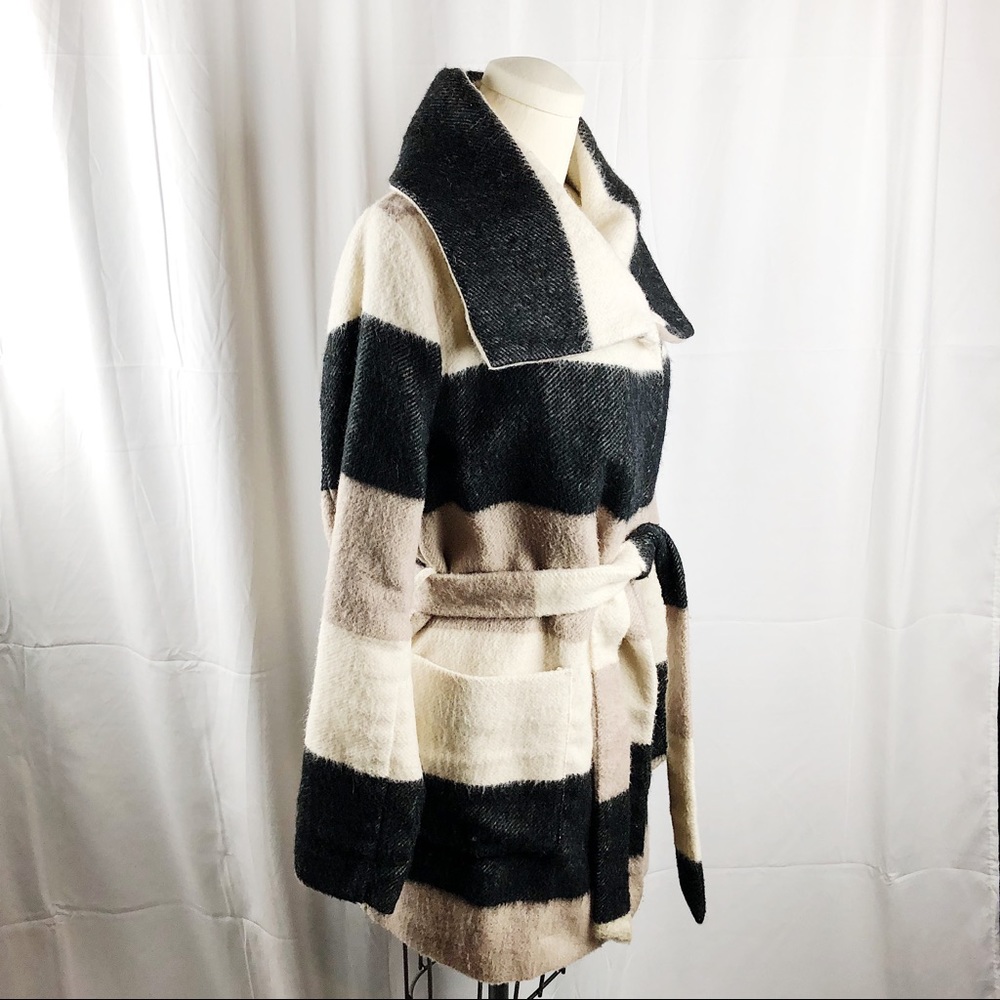 🌟HP🌟 H&M Divided Colorblock Wrap Coat - Picture 2 of 8